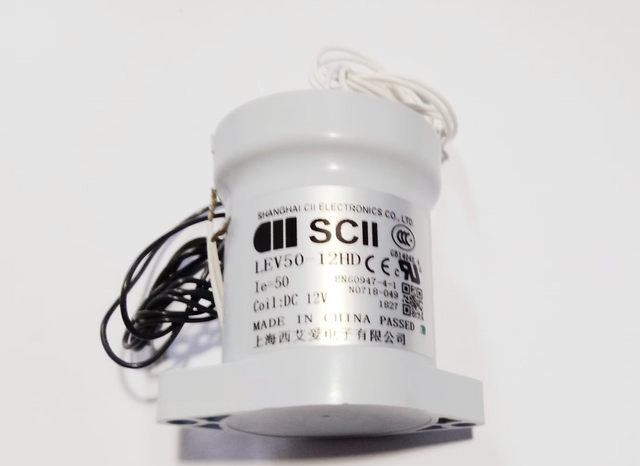 DC-Schütz-Lastspannung der Serie LEV100 von SCII: 900 VDC, 100 A, Spulenspannung: 9–36 VDC