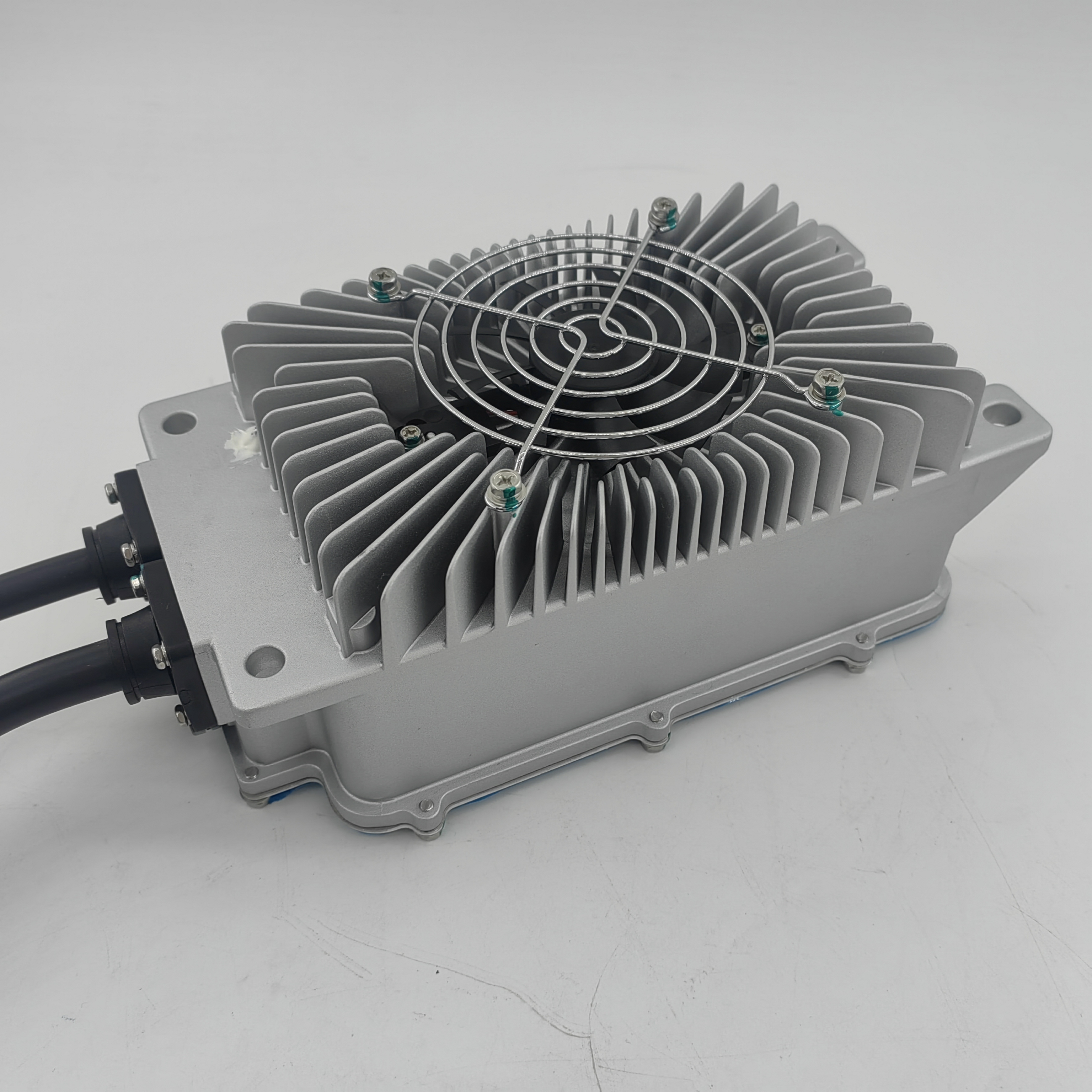 On-Board-Ladegerät OBC 2 kW, optional, tragbar, Nennleistung 48 V, 72 V, 108 V, 144 V, 320 V, CANBUS-Steuerung oder Aktivierung der Verkabelung